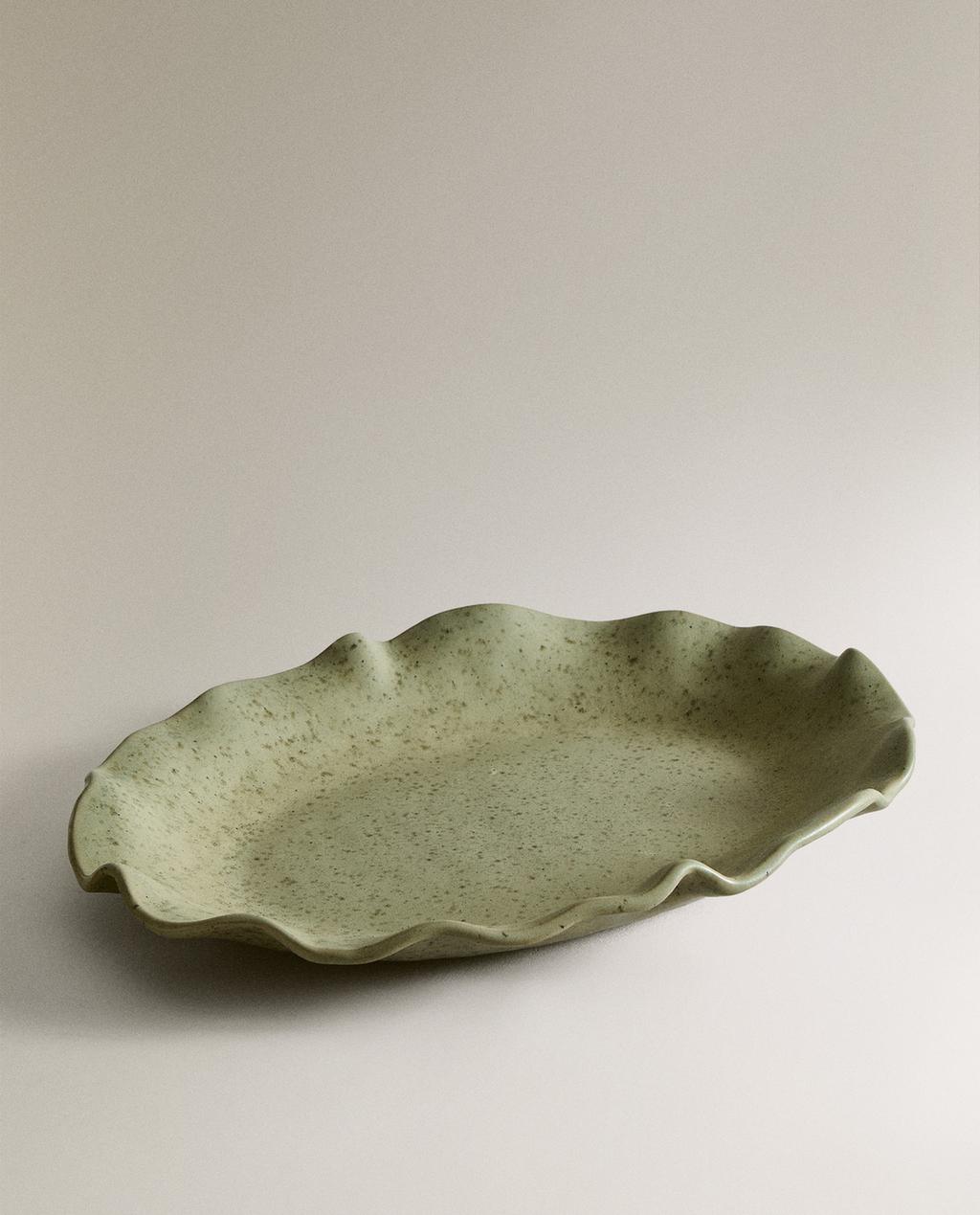 TERRACOTTA SERVING DISH WITH WAVY DESIGN