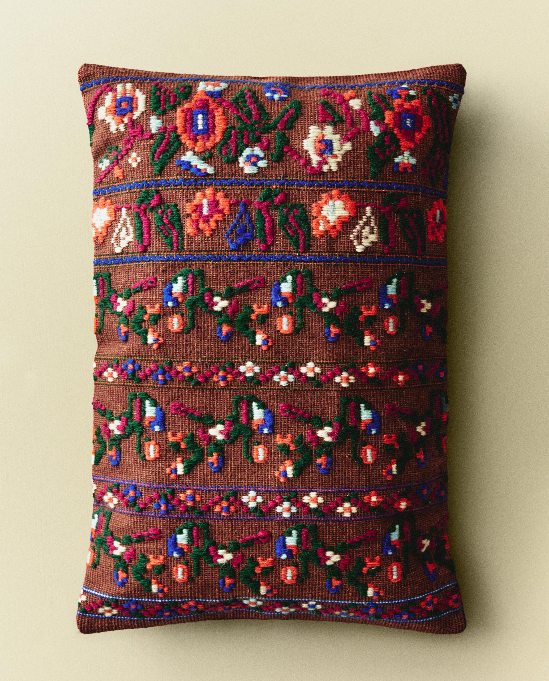 EMBROIDERED CUSHION COVER X COLLAGERIE