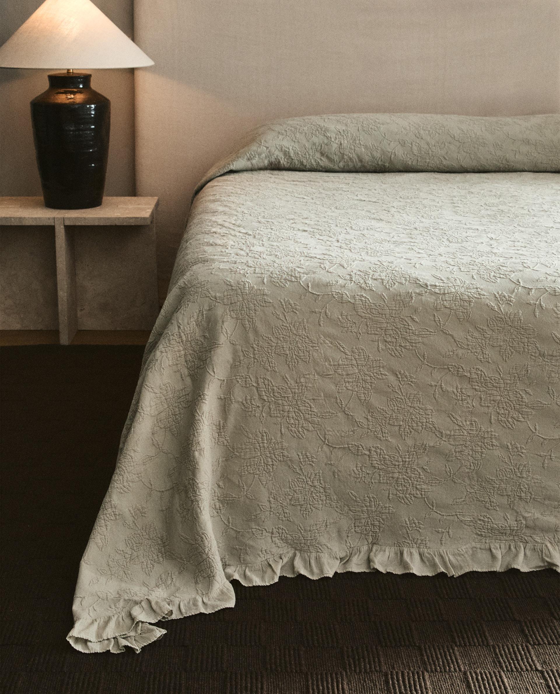 ジャカードのフリル付きベッドカバー | Zara Home 日本/Japan