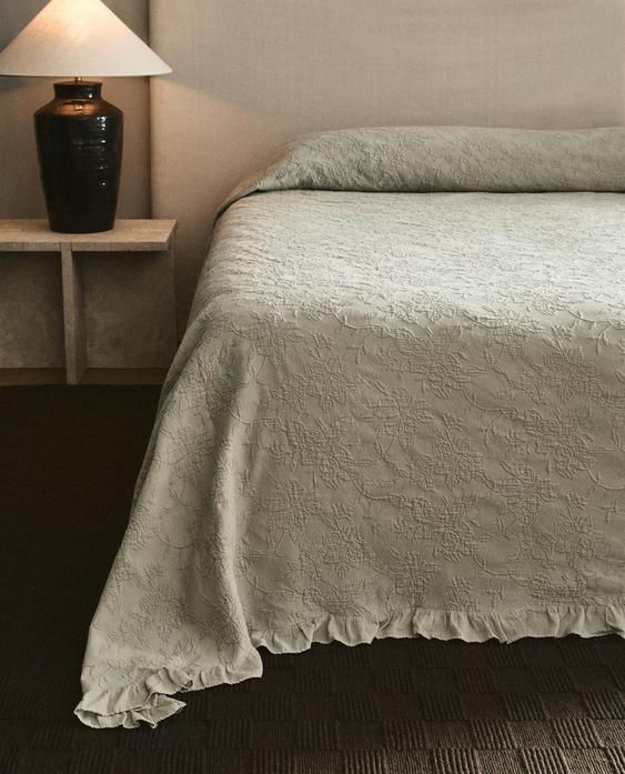 COUVRE-LIT JACQUARD VOLANT COUVRE-LIT JACQUARD VOLANT