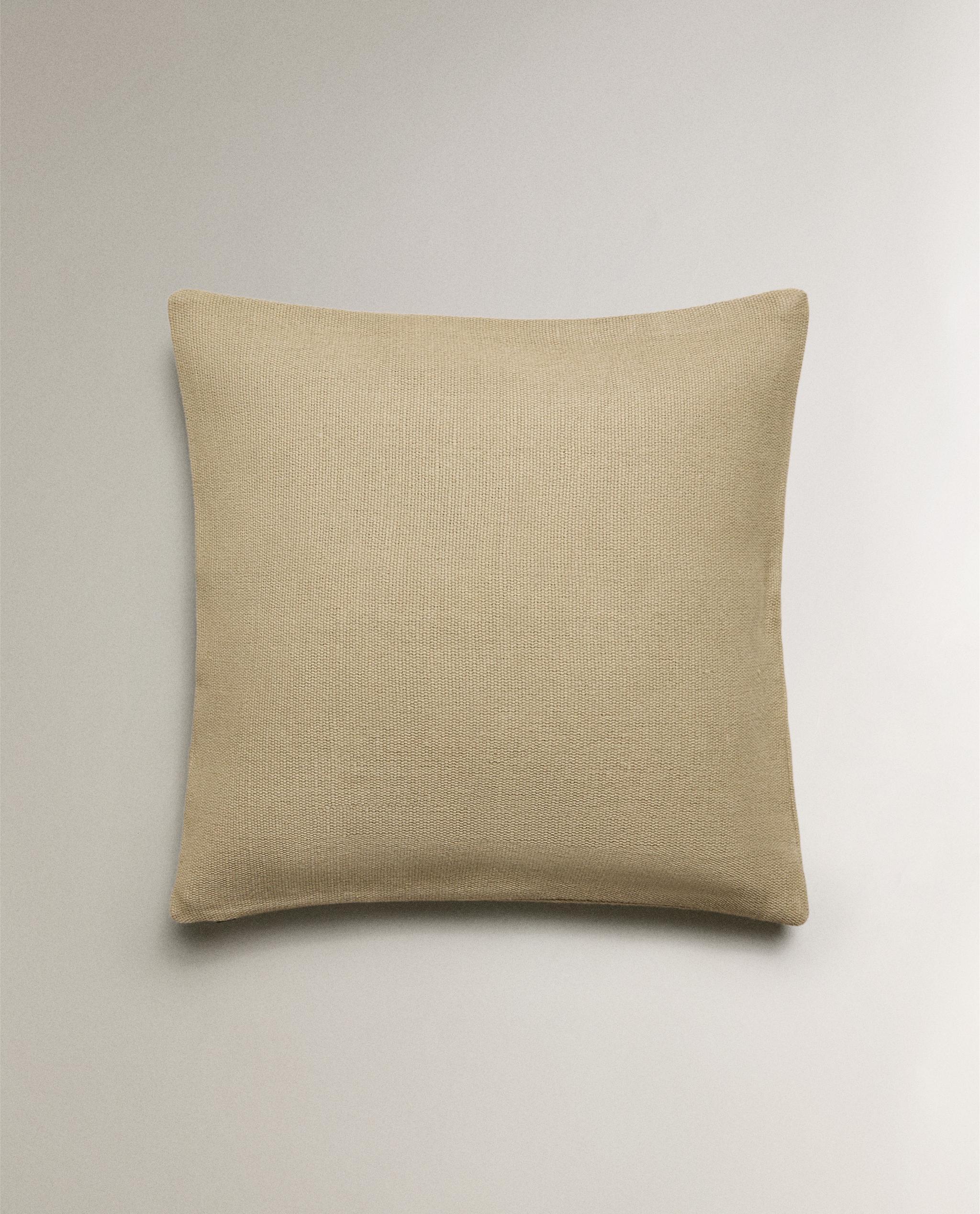 ZARA HOME ホワイトクッションカバー2枚セット ZARA HOME風クッションカバー ホワイト 刺繍 2枚セット - メルカリ