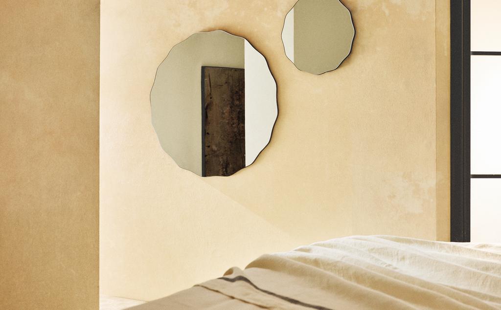 WALL MIRROR WITH WAVY EDGE