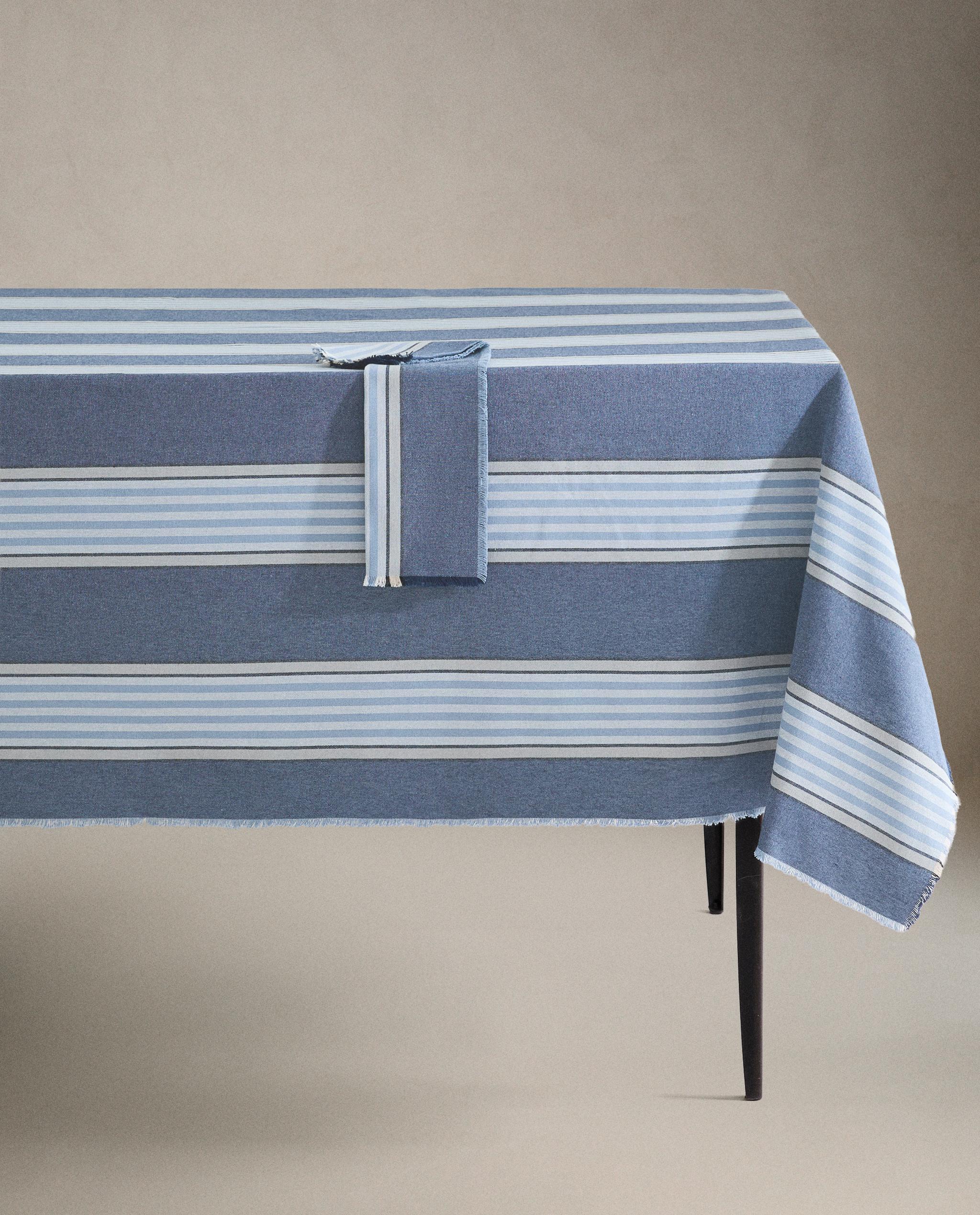 【ZARA HOME】大判テーブルクロス　青のフローラル柄　リネン＆コットン製 テーブルリネン | Zara Home 日本/Japan | 最新コレクション