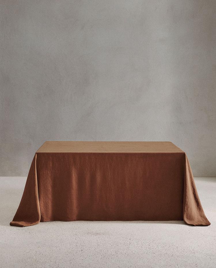 TABLECLOTH 01