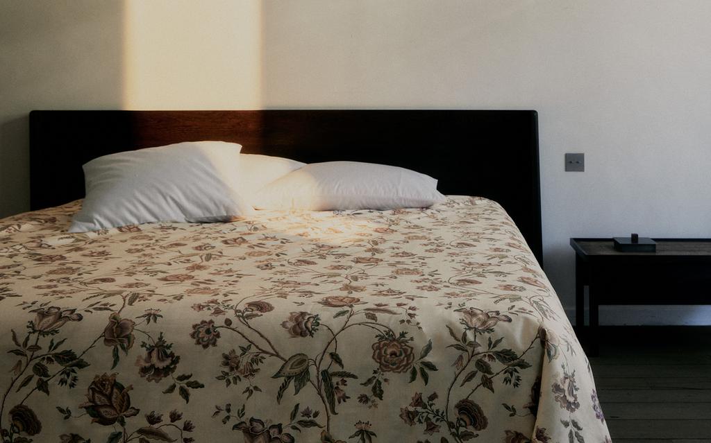 Floral and branches sateen duvet cover (300 thread count)