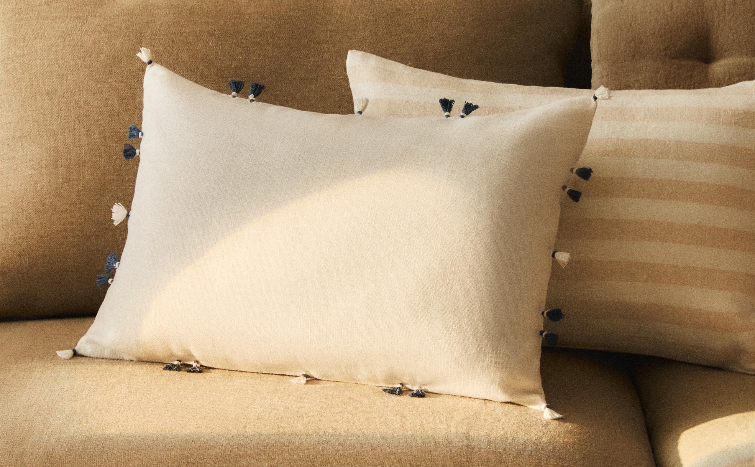 BANTAL KURSI bantal-kursi