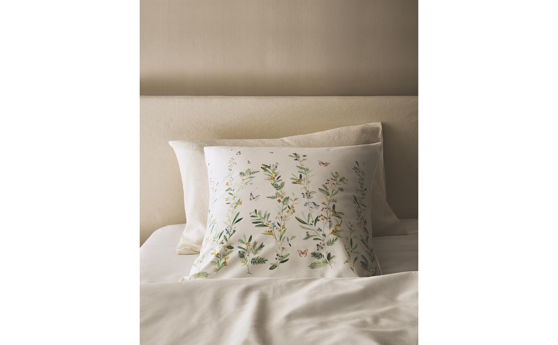 TAIE D’OREILLER SATIN FEUILLES ET FLEURS