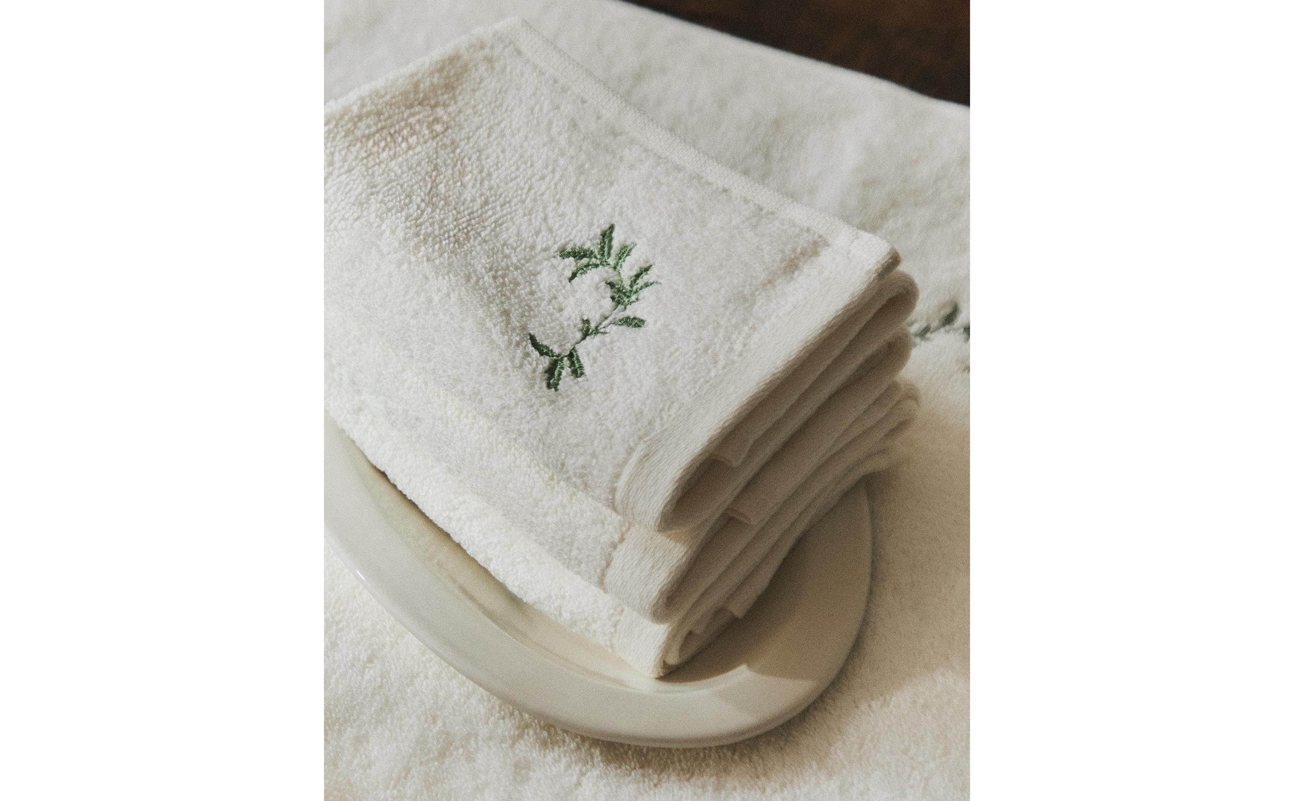 PACK OF HAND TOWELS WITH PLANT EMBROIDERY (PACK OF 3) product thumbnail 9