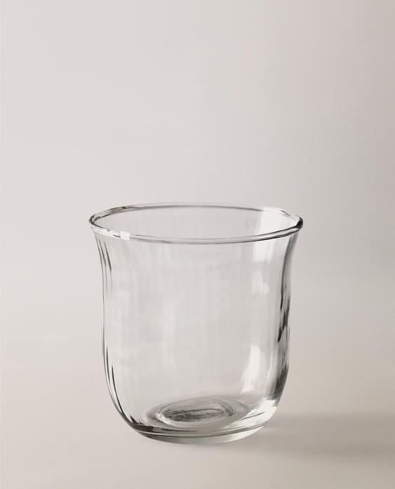 كوب زجاج بتصميم بارز