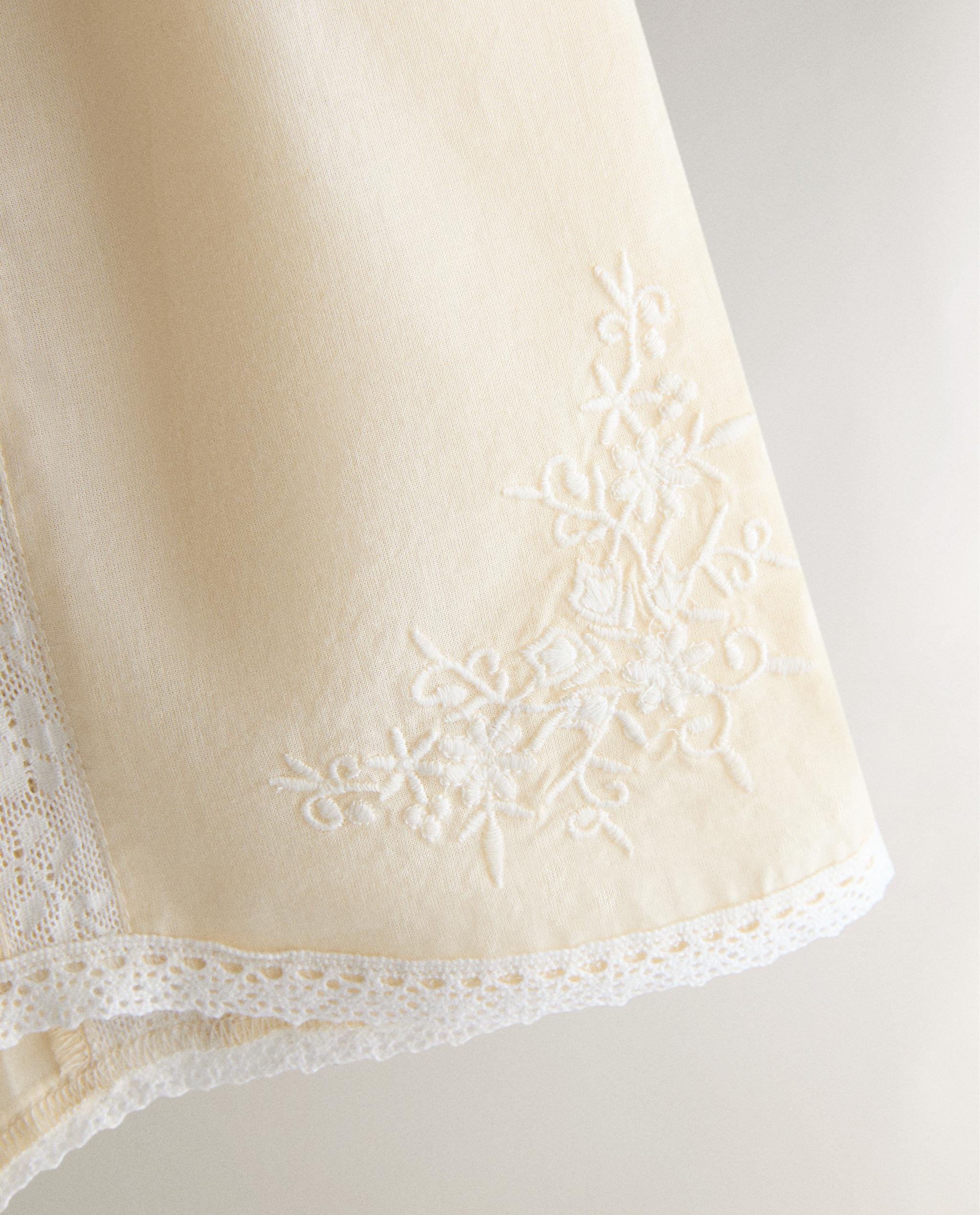 EMBROIDERED COTTON SHORTS WITH LACE product thumbnail 5