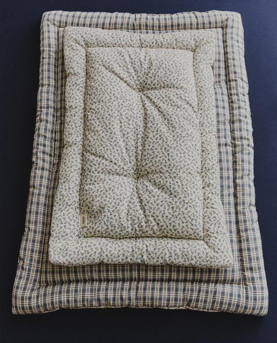 CHECK AND FLORAL PET TOPPER CHECK AND FLORAL PET TOPPER