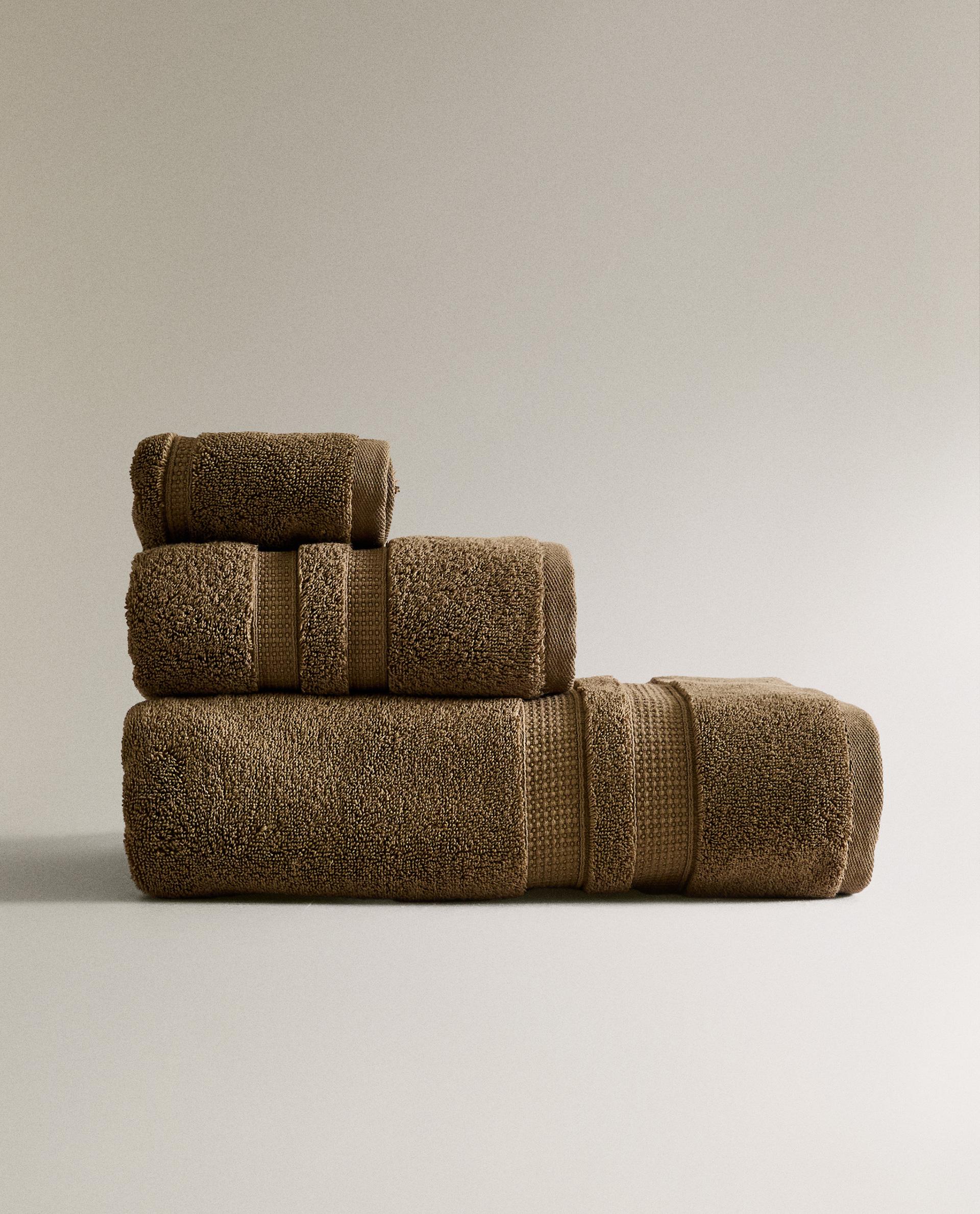 EXTRA SOFT DOUBLE BORDER BATH TOWEL | Zara Home Canada