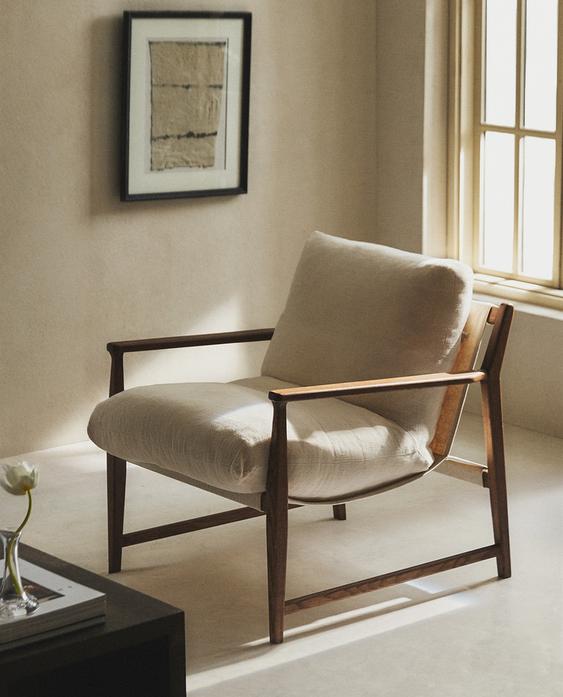 WOODEN ACCENT CHAIR WITH REMOVABLE CUSHION