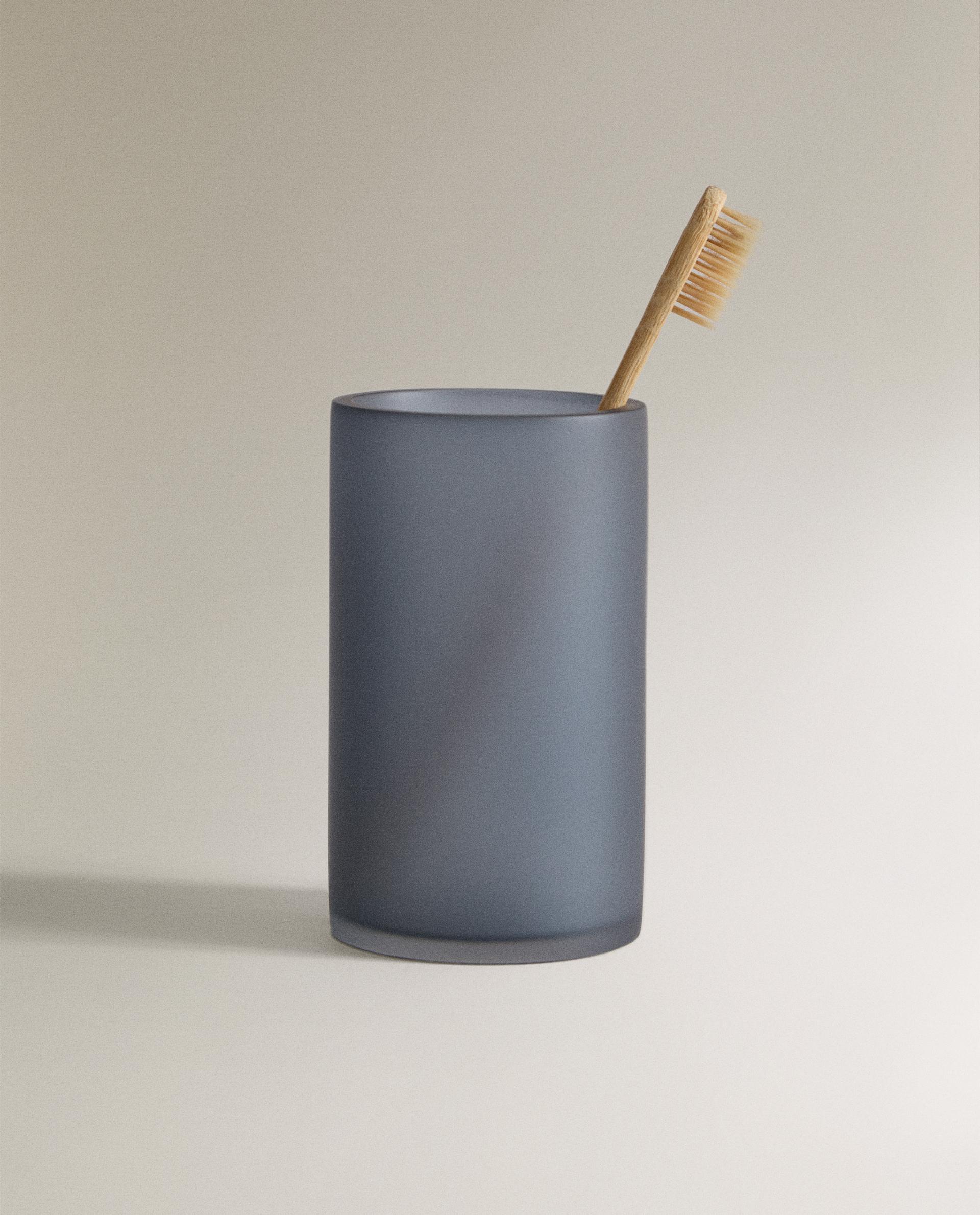 COLOURED TOOTHBRUSH HOLDER