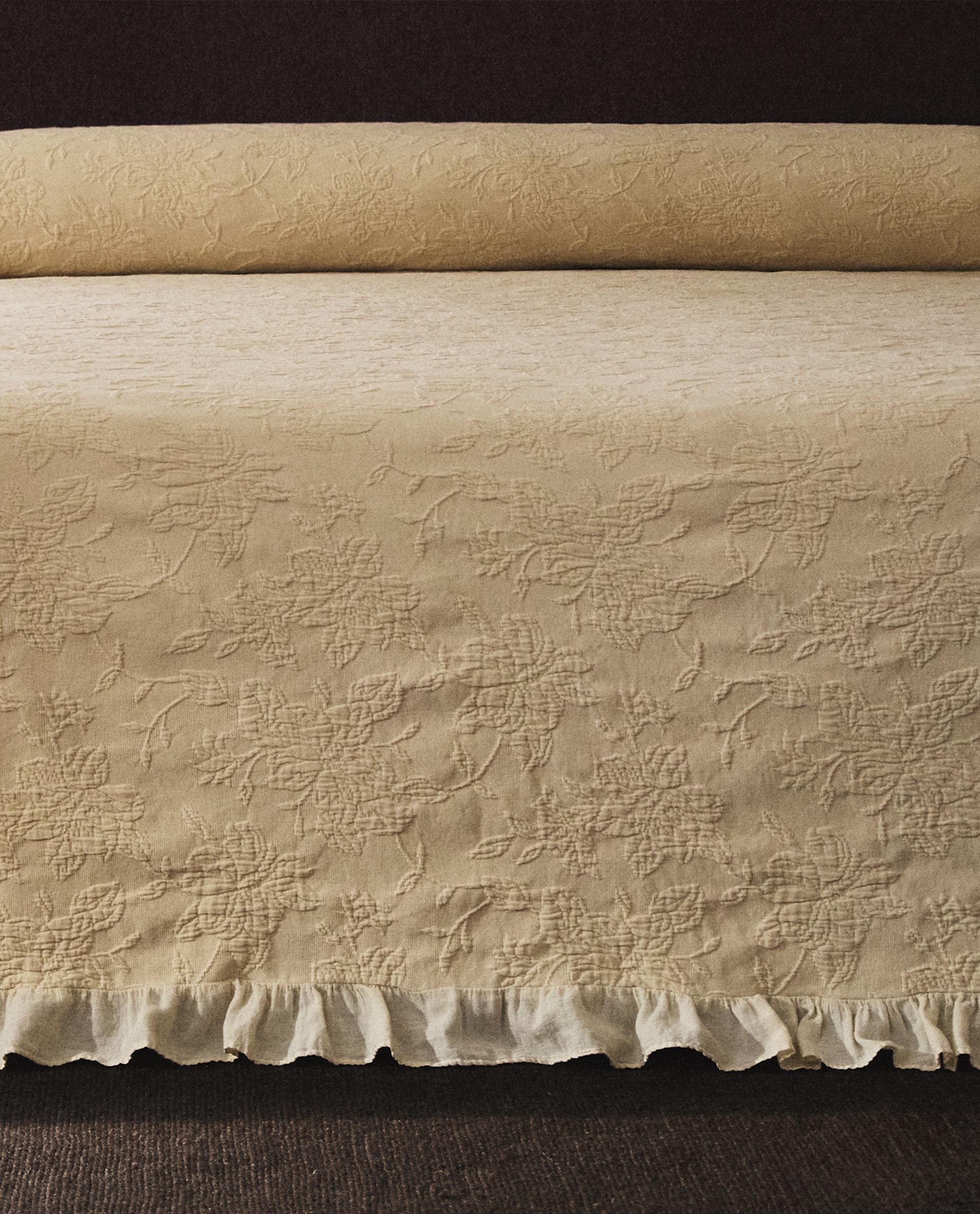 ジャカードのフリル付きベッドカバー | Zara Home 日本/Japan