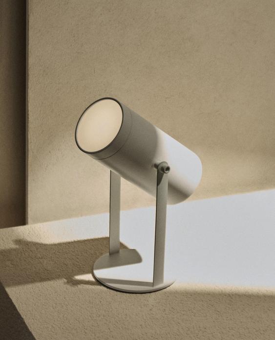 LAMP | USB RECHARGEABLE TABLE SPOTLIGHT