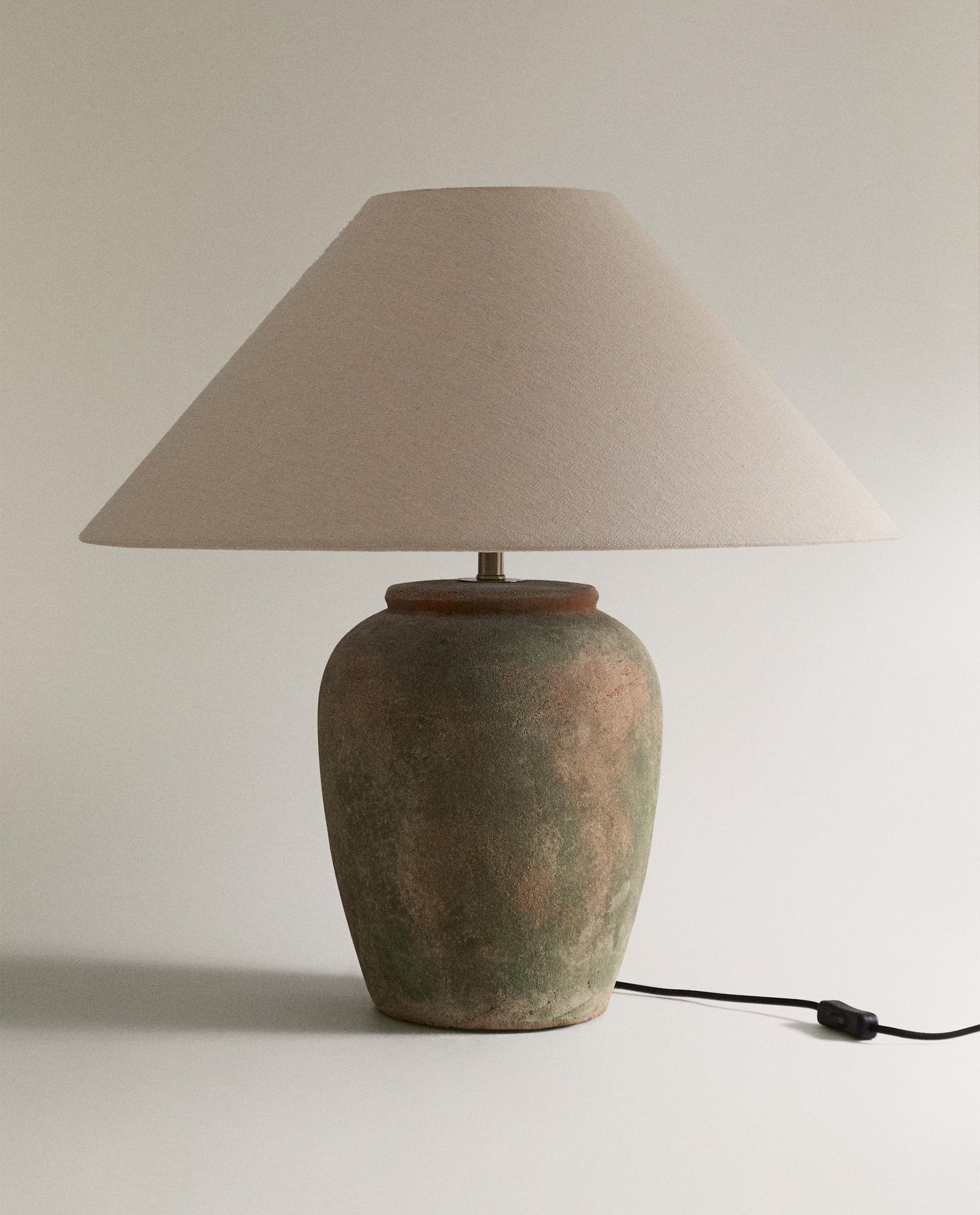 TABLE LAMP WITH CERAMIC BASE