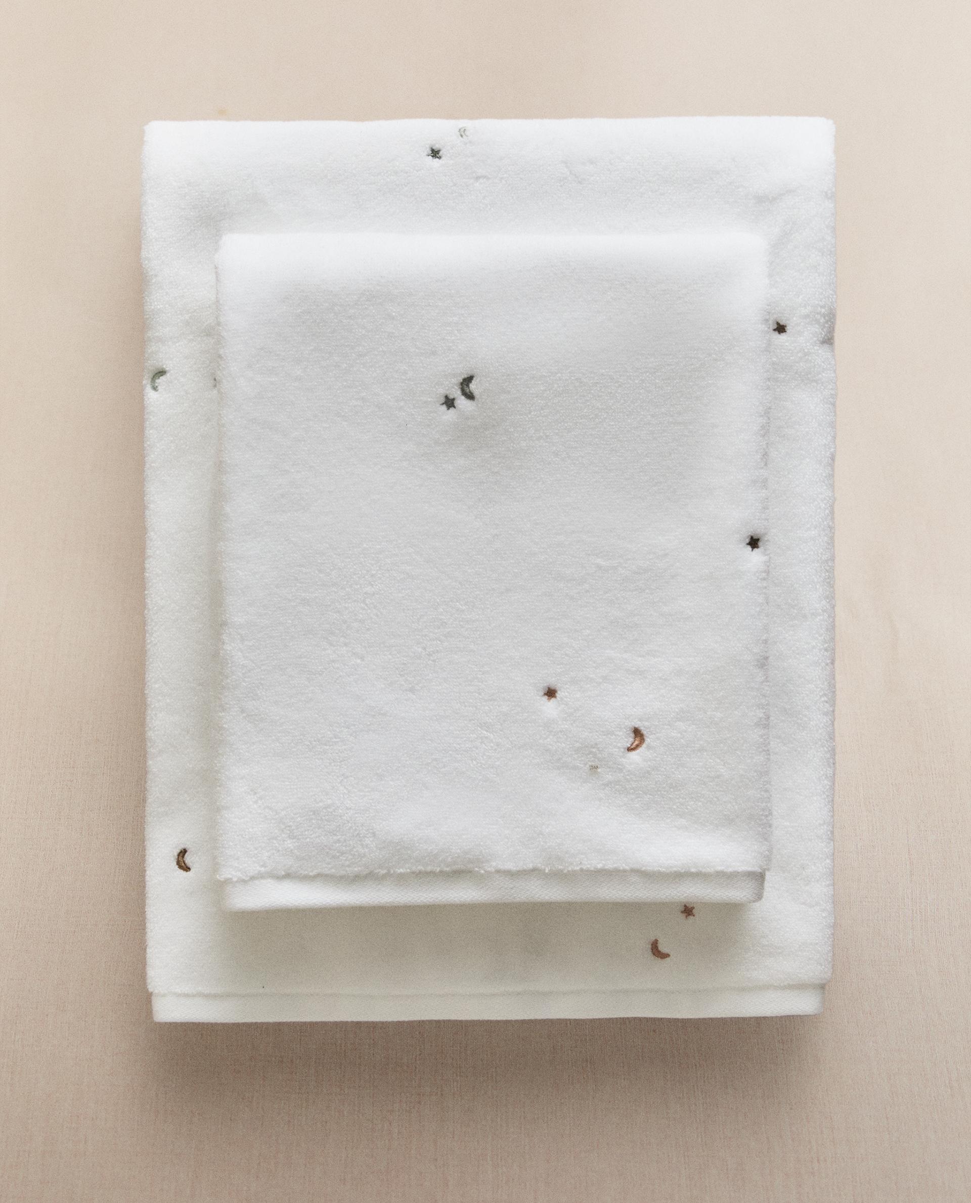 KIDS' MOON AND STAR BATH TOWEL product thumbnail 4