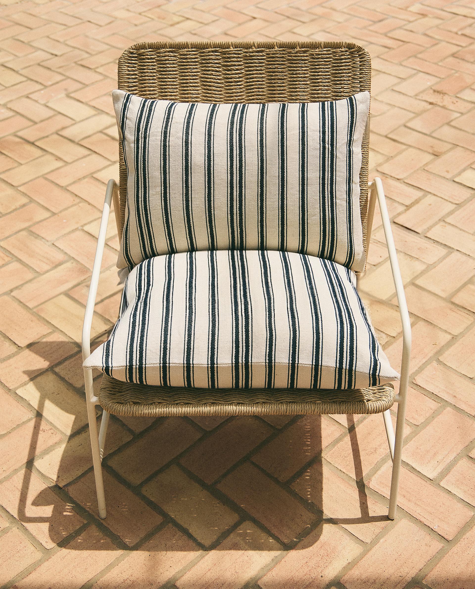 OUTDOOR SEAT CUSHIONS