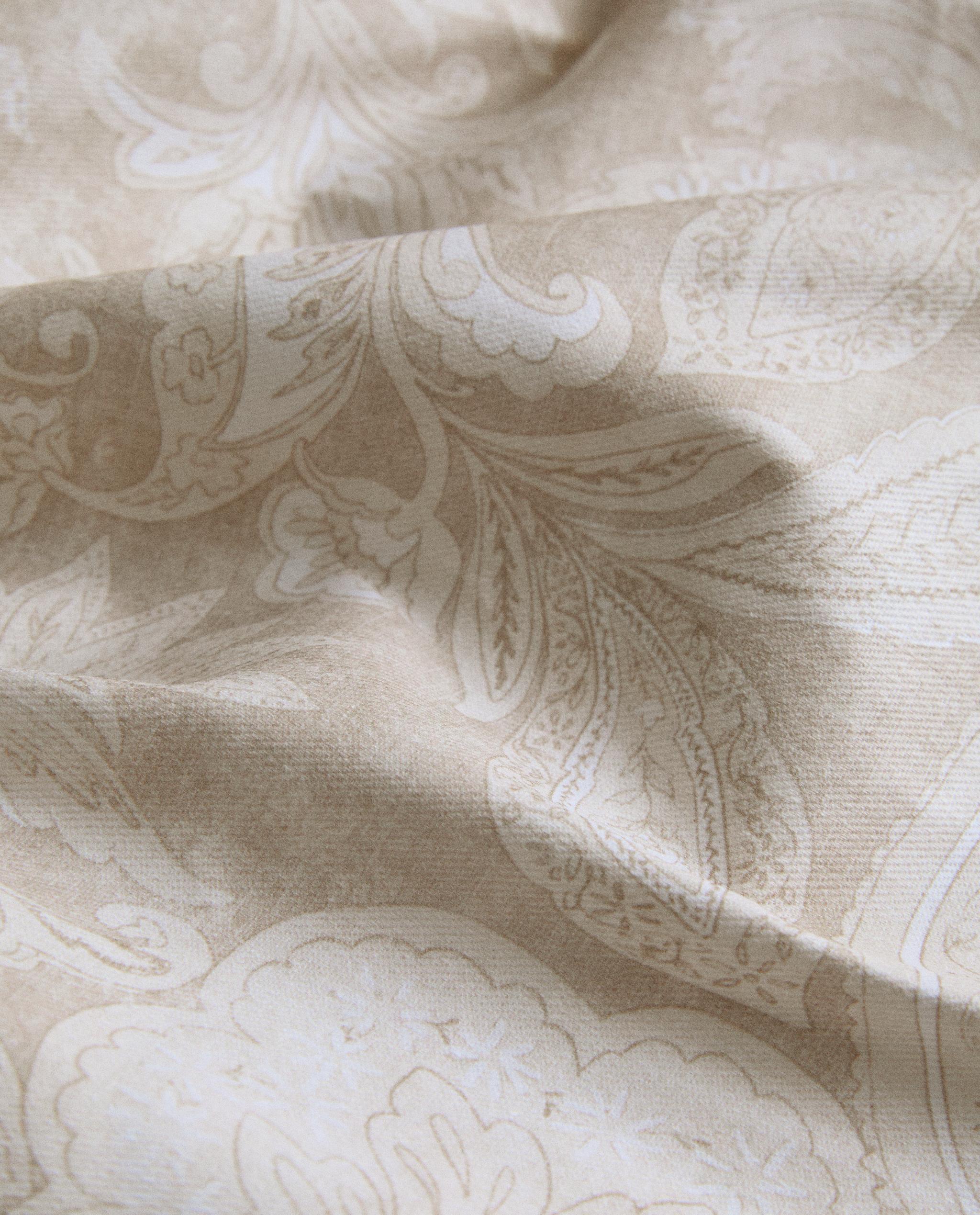 RESIN-COATED PAISLEY PRINT TABLECLOTH product thumbnail 4