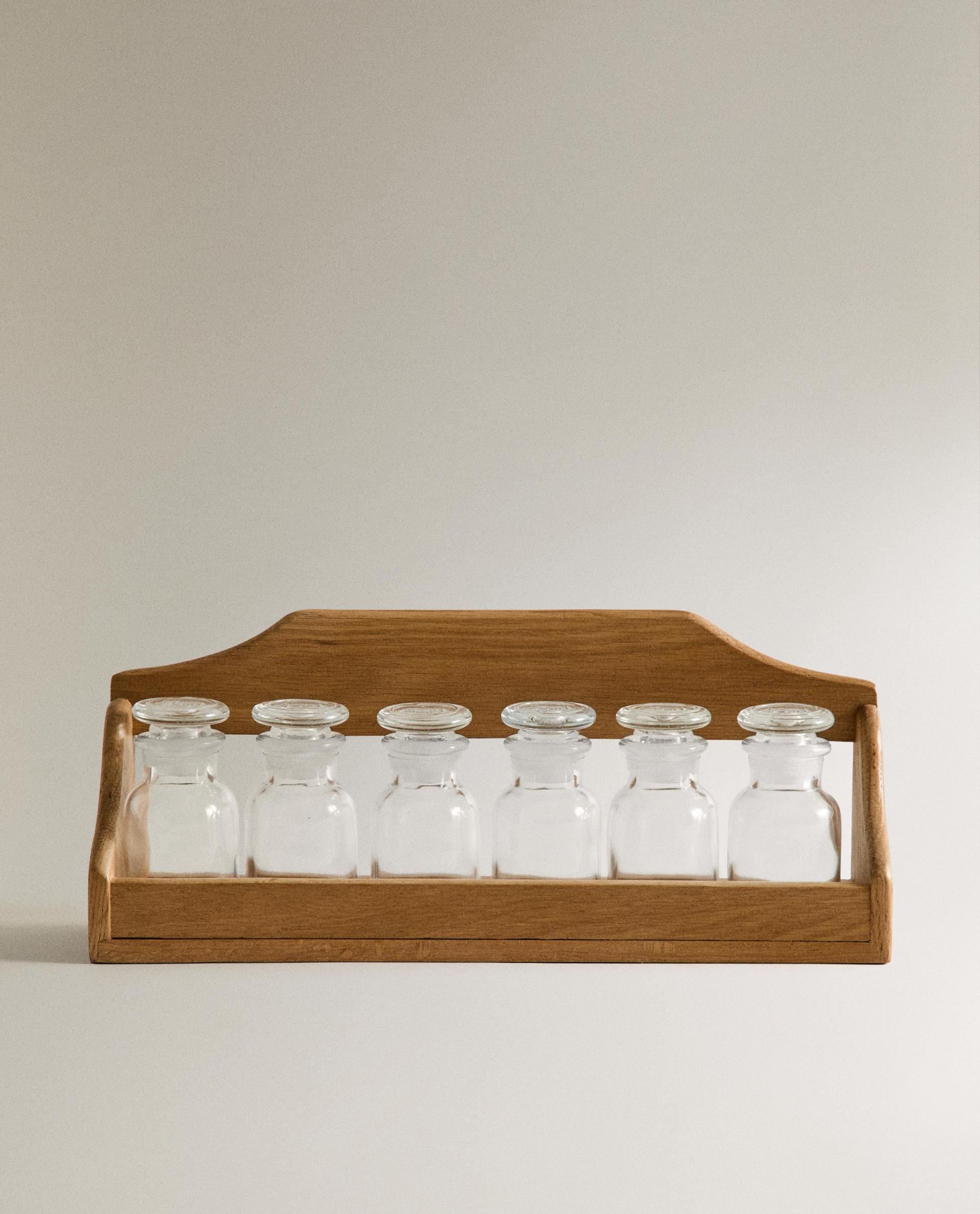 GEWÜRZREGAL AUS HOLZ MIT GLASBEHÄLTERN GEWÜRZREGAL AUS HOLZ MIT GLASBEHÄLTERN