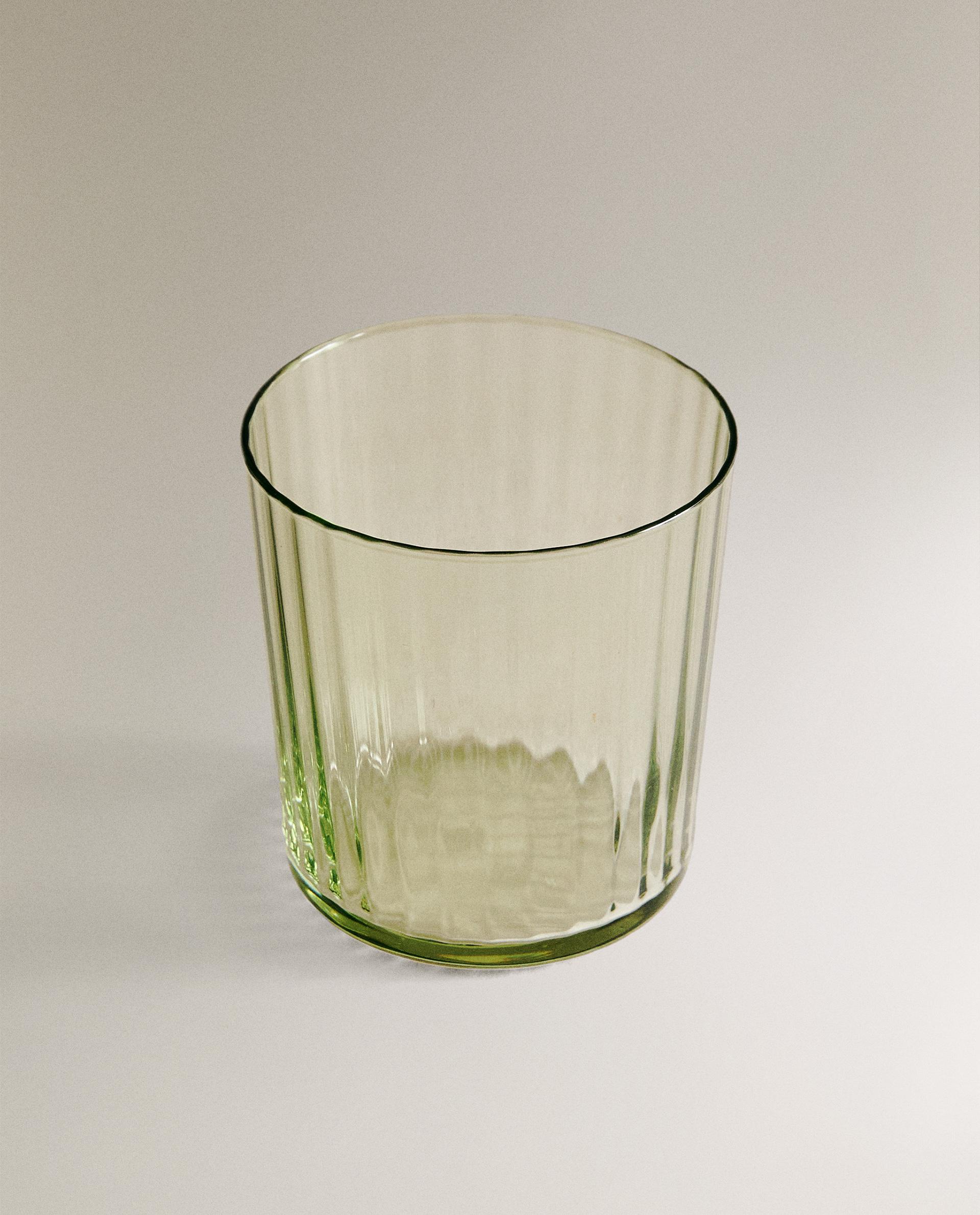 GLAS MIT LINIEN