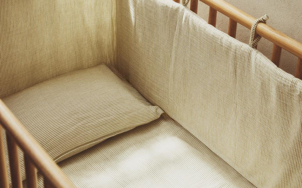 MUSLIN BEZİ ÇİZGİLİ BEBEK BEŞİK KORUYUCU