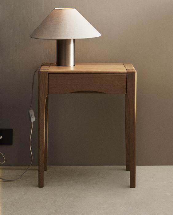 EIKENHOUTEN NACHTKASTJE MET LADE