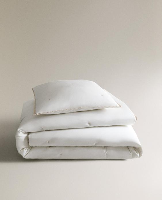 PILKULLINEN SATIINI-PELLAVAINEN PÄIVÄPEITTO PILKULLINEN SATIINI-PELLAVAINEN PÄIVÄPEITTO