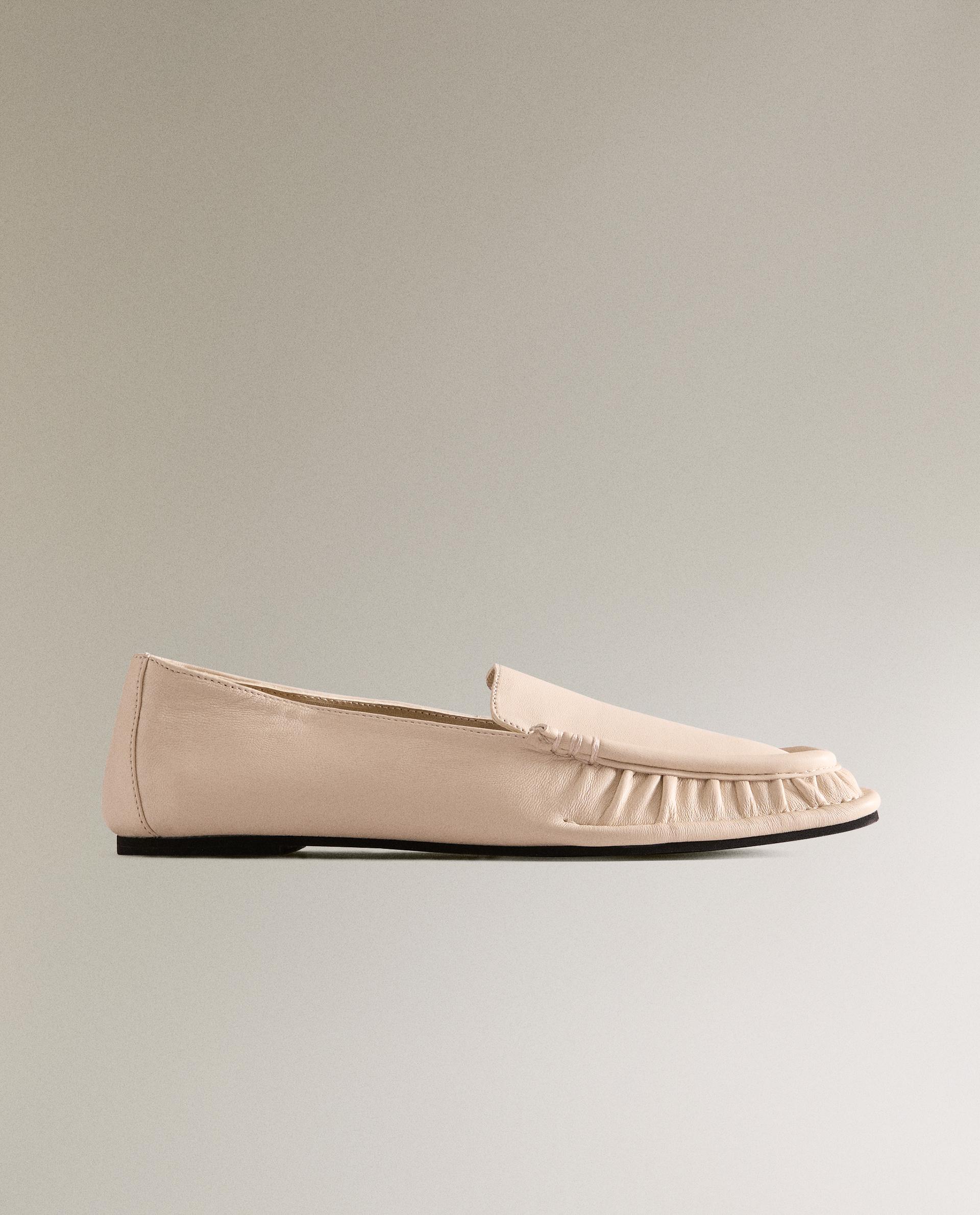 LEATHER LOAFERS WITH DETAIL