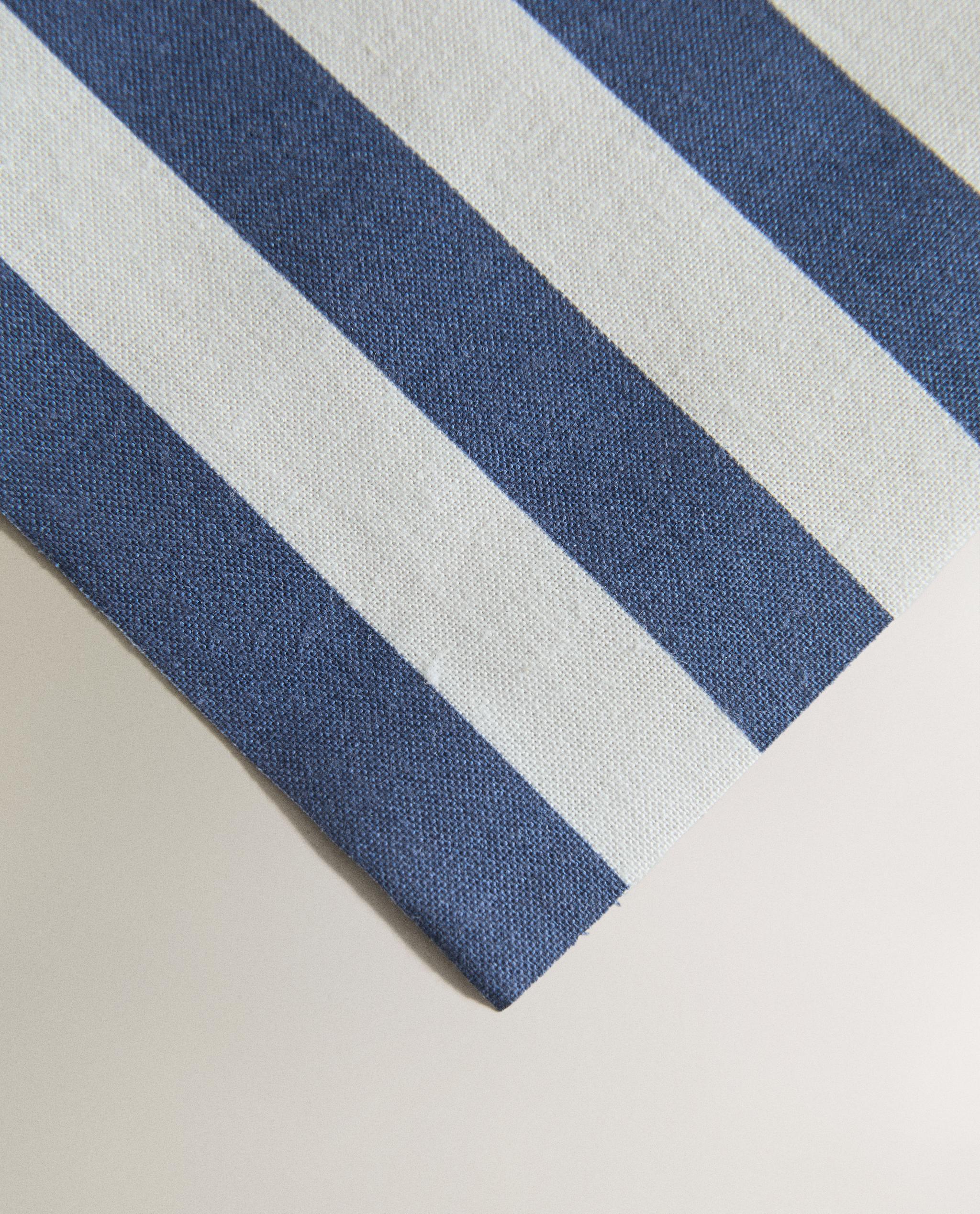PACK OF STRIPED REUSABLE COTTON NAPKINS (PACK OF 20) product thumbnail 6