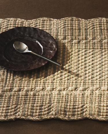 STRIPED QUILTED PLACEMAT