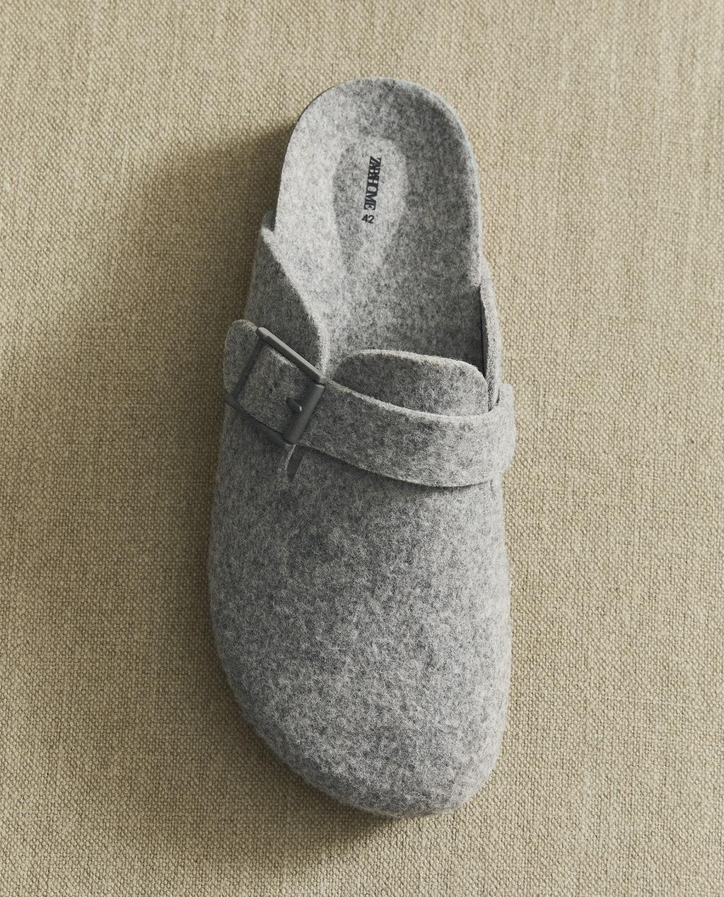 FELT BUCKLED CLOG SLIPPERS