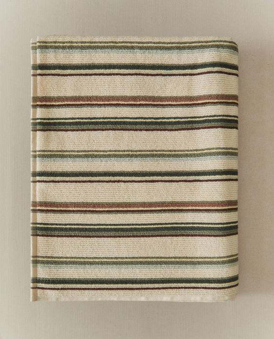 BATH TOWEL WITH IRREGULAR STRIPES BATH TOWEL WITH IRREGULAR STRIPES