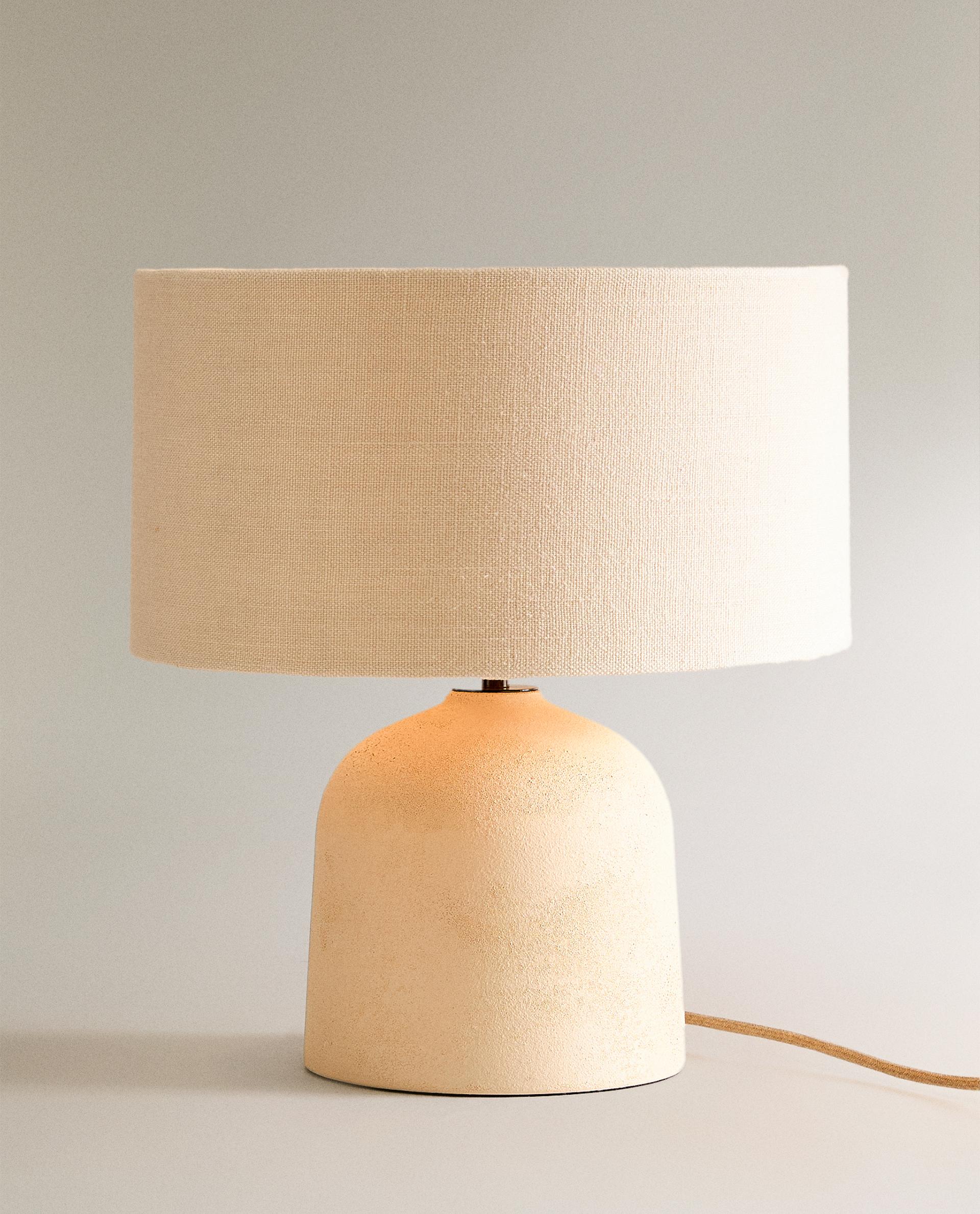 TABLE LAMP WITH CERAMIC BASE