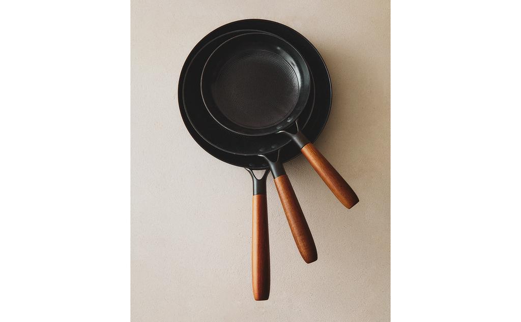 IRON FRYING PAN IRON FRYING PAN