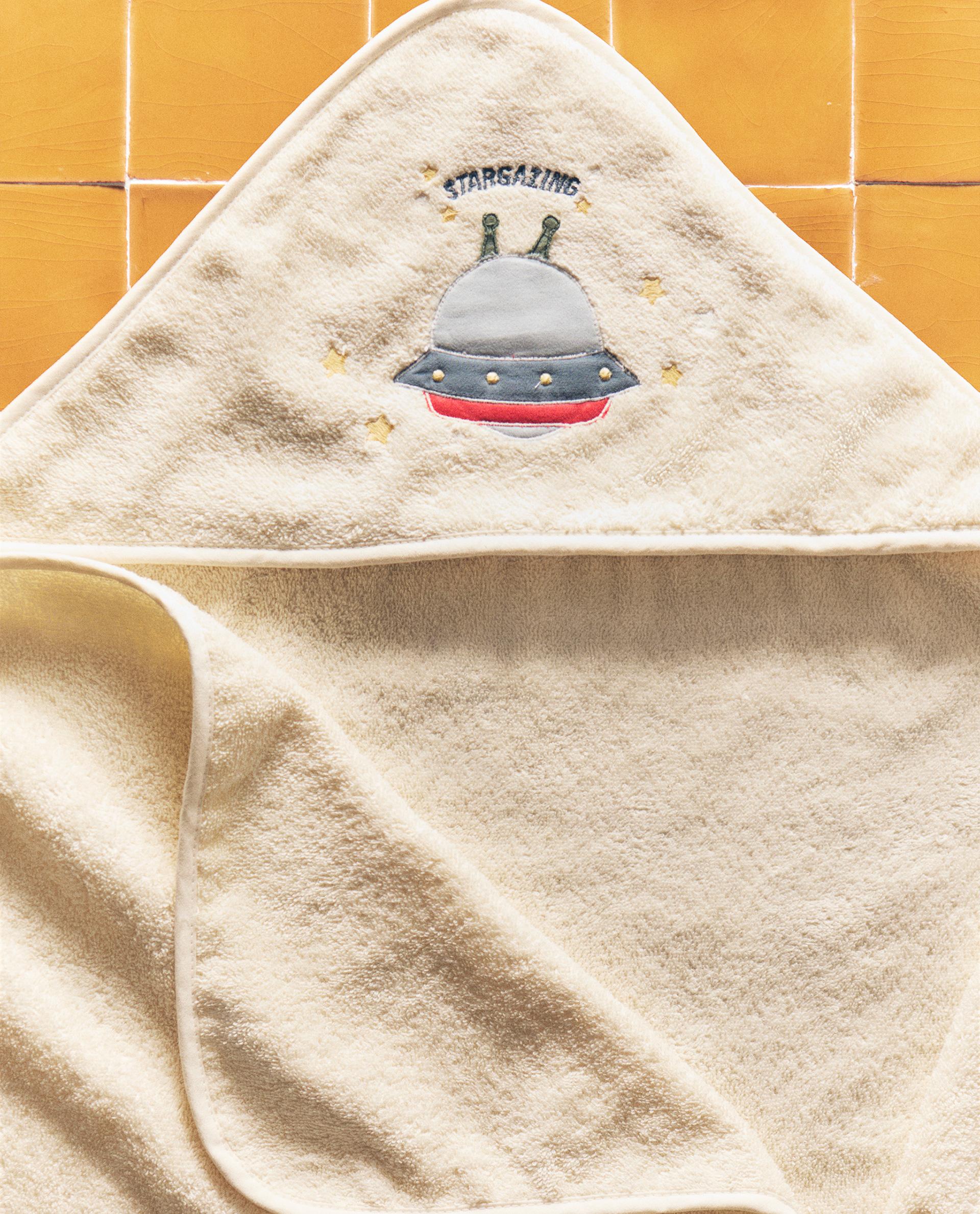 ザラホーム   バスローブと90×150のラインストーン付きバスタオルセット Bathroom towels | Zara Home United States of America | New