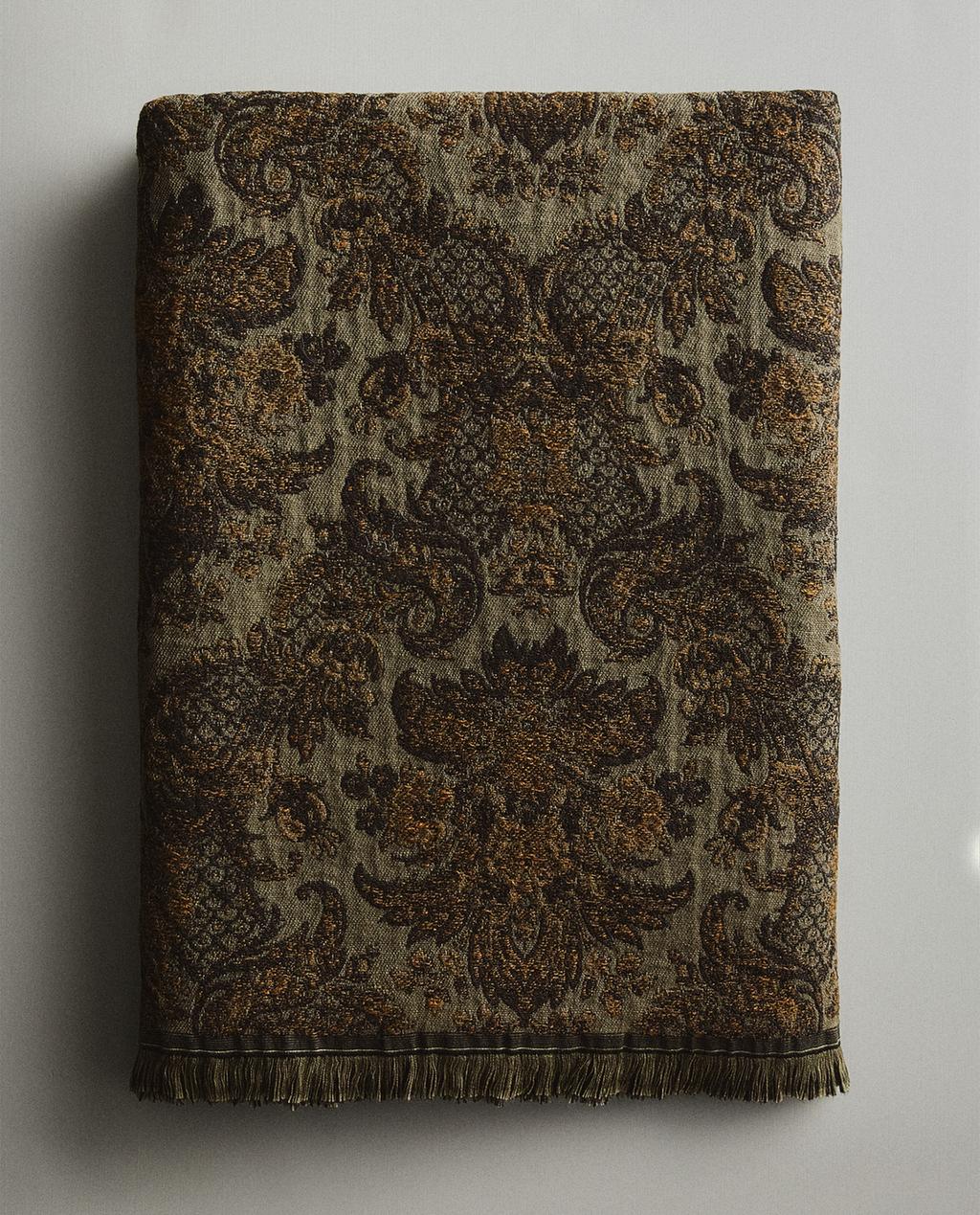 FLORAL JACQUARD THROW