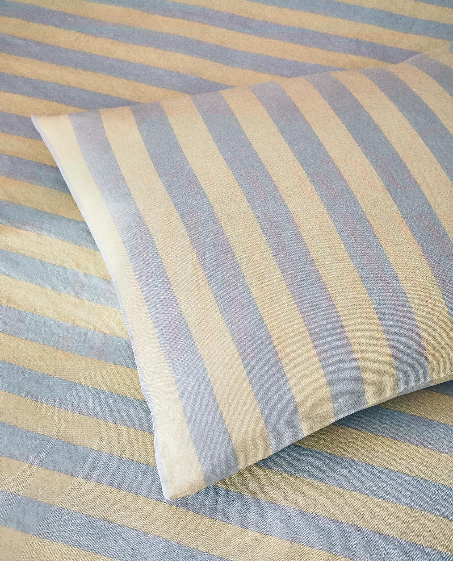 CHILDREN’S STRIPE PRINT PILLOWCASE