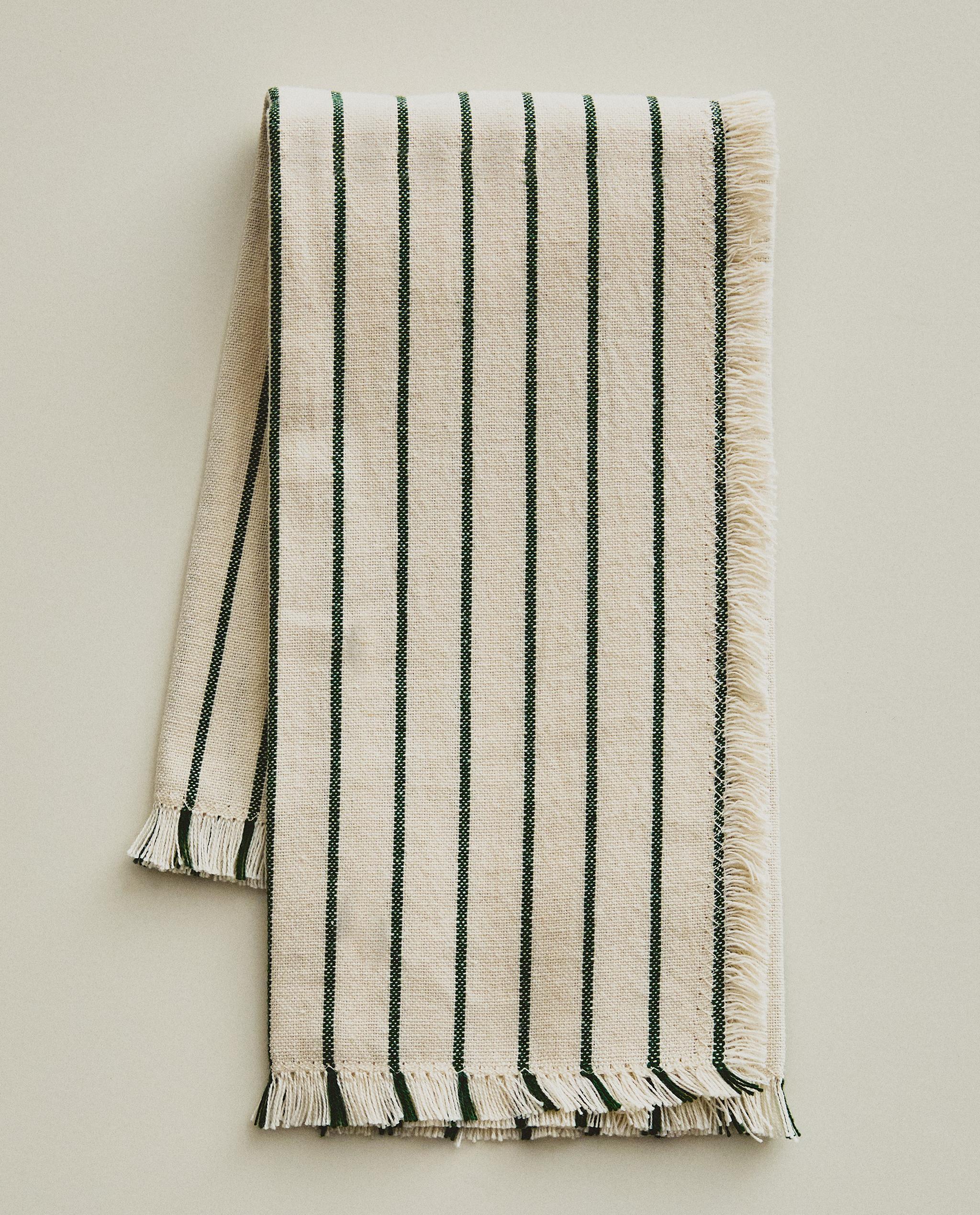 PACK OF STRIPED AND FRINGED NAPKINS (PACK OF 2)