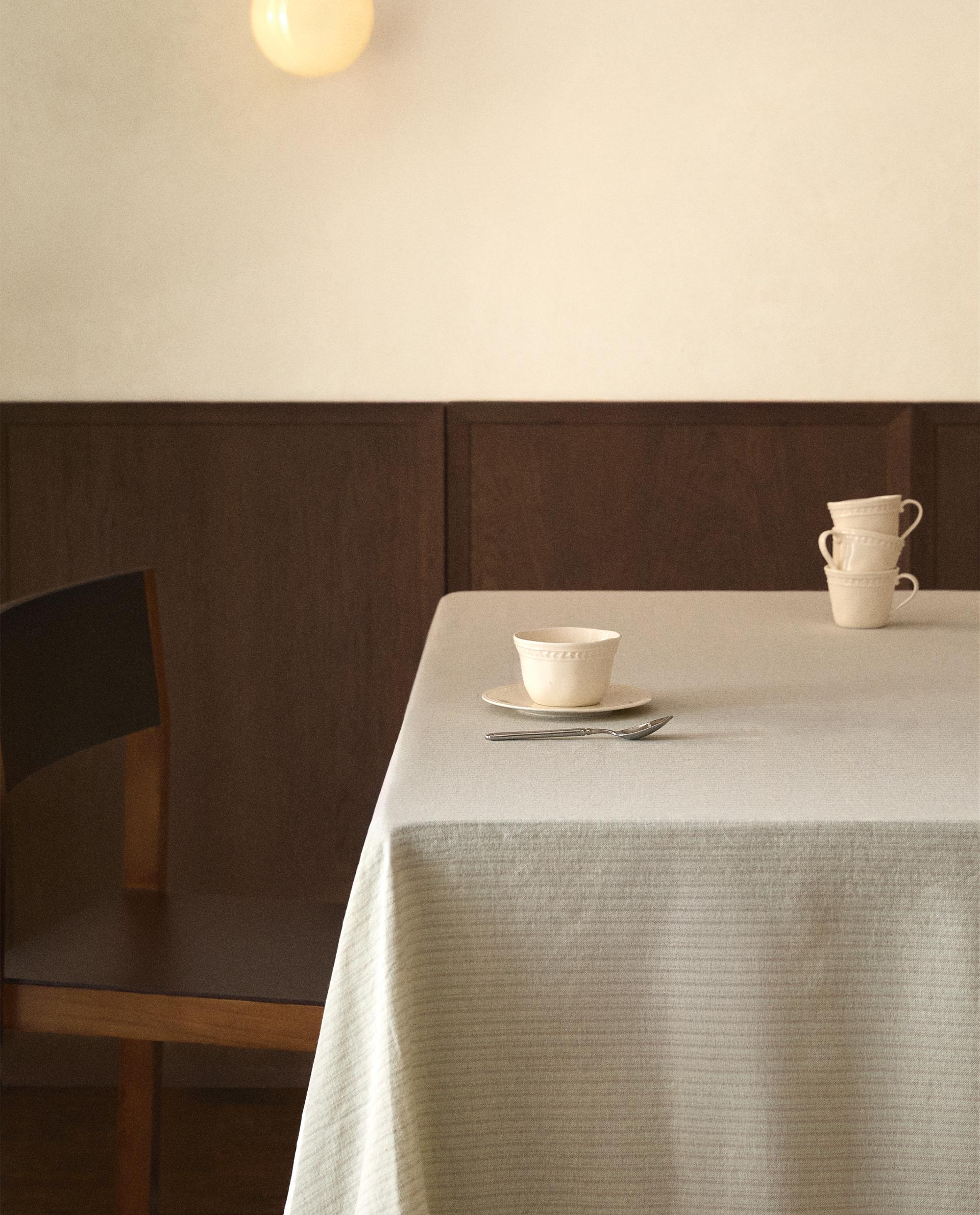 オーバーロック ストライプ テーブルクロス | Zara Home 日本/Japan