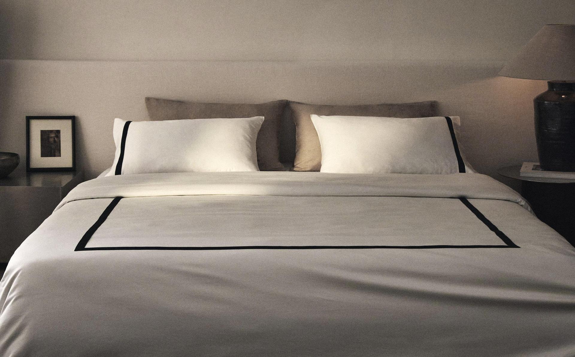 BETTBEZUG AUS SATIN MIT BORTE BETTBEZUG AUS SATIN MIT BORTE