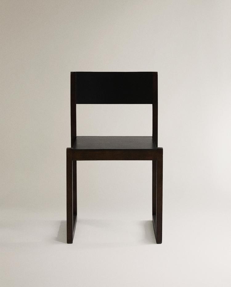 LEATHER CHAIR WITH WOODEN STRUCTURE LEATHER CHAIR WITH WOODEN STRUCTURE