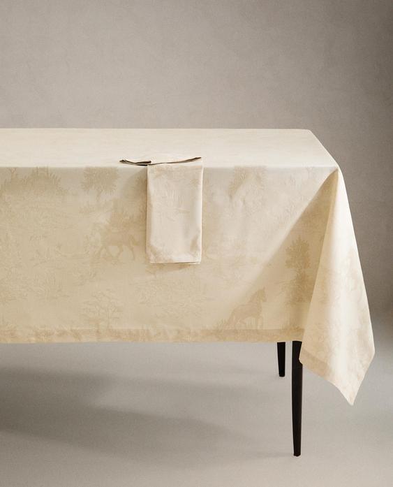 مفرش مائدة جاكار بحصان