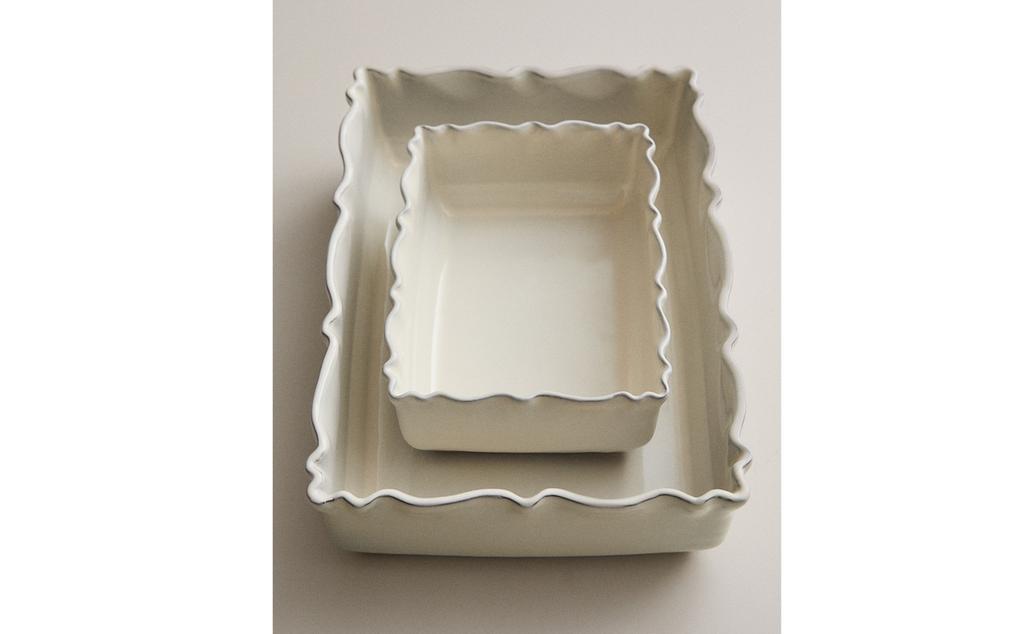 TEXTURED EARTHENWARE OVEN SERVING DISH