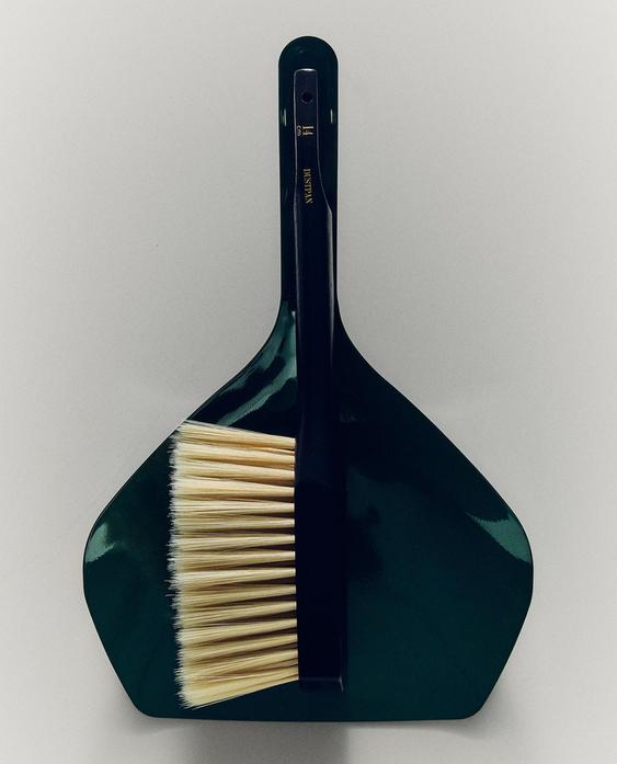 BRUSH AND DUSTPAN SET