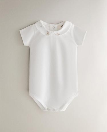 BABY-BODY MIT HASEN- UND BLUMENSTICKEREI