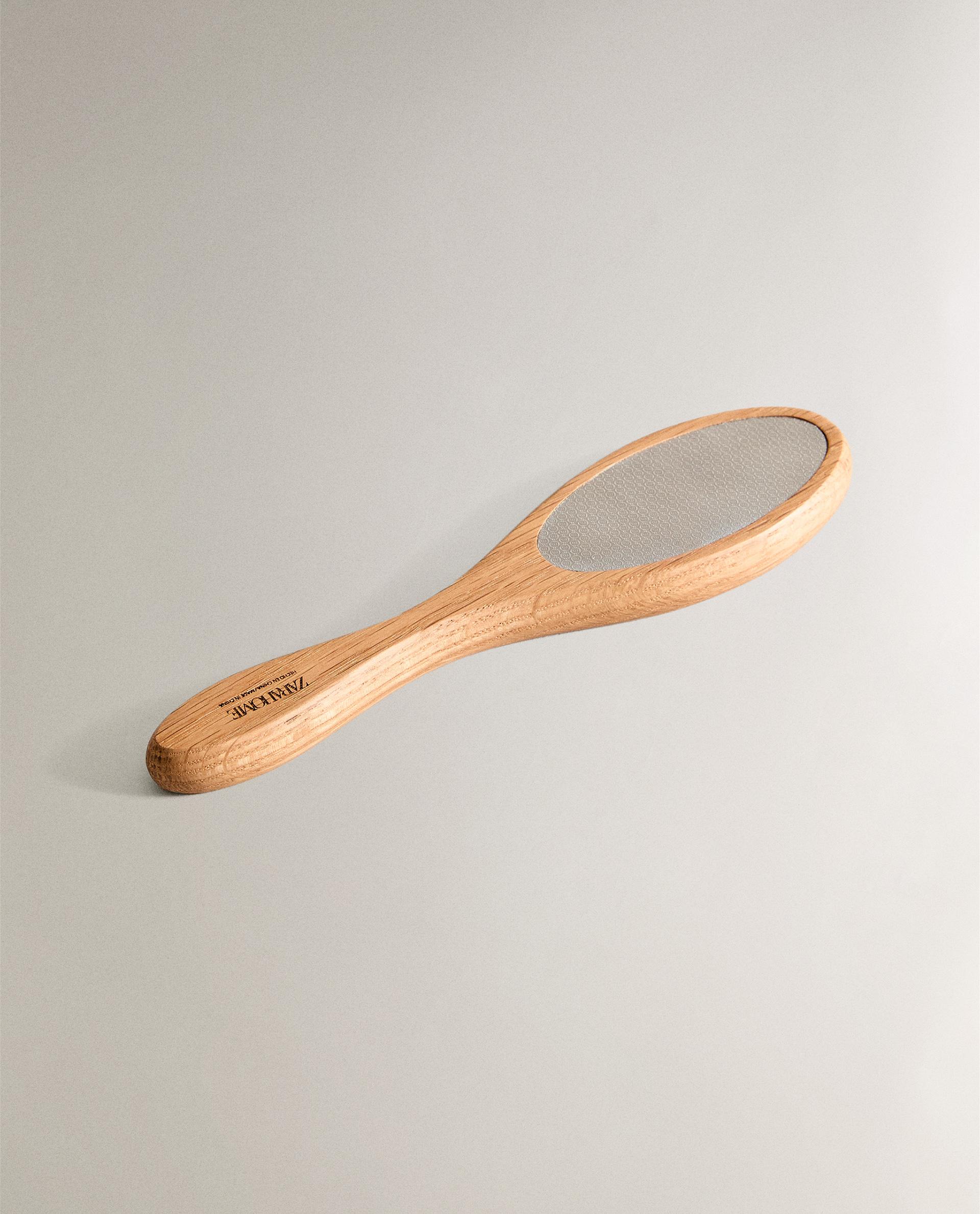 FOOT EXFOLIATOR WITH WOODEN HANDLE product thumbnail 4