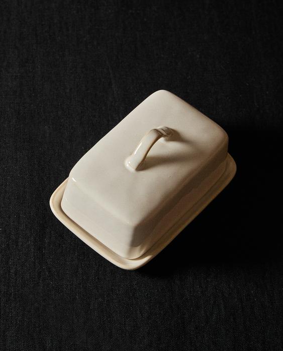 STONEWARE BUTTER DISH