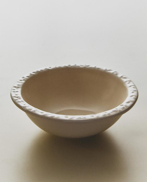 EARTHENWARE BOWL WITH RAISED-DESIGN EDGE EARTHENWARE BOWL WITH RAISED-DESIGN EDGE